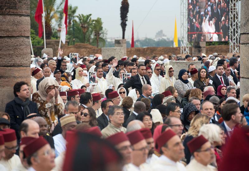 Mnoštvo vjernika dočekalo je papu u Maroku - Papa u državi 