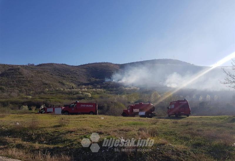Vatrogasci se bore s požarom kod Bačevica - Požar iznad Bačevica 