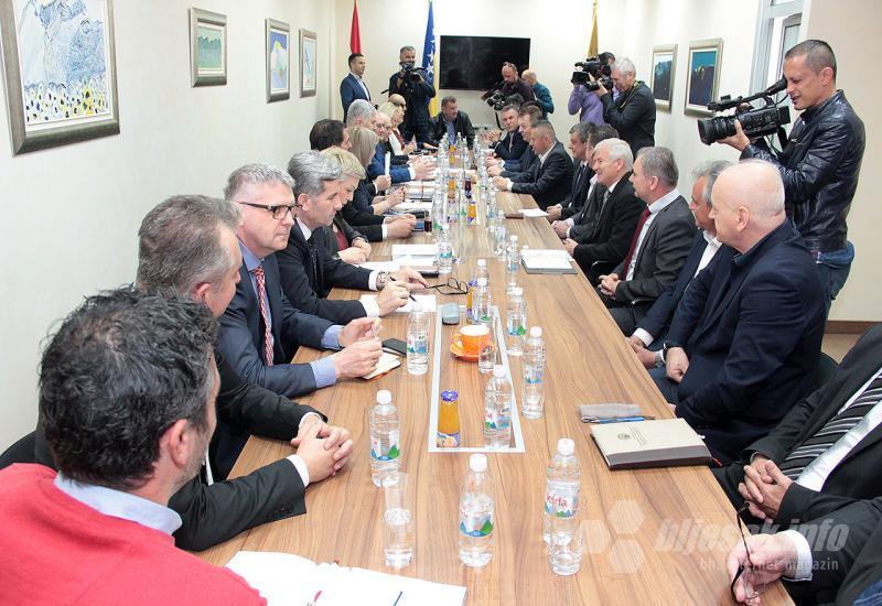 HNS: Bošnjačka politika svjesno gura državu na rub