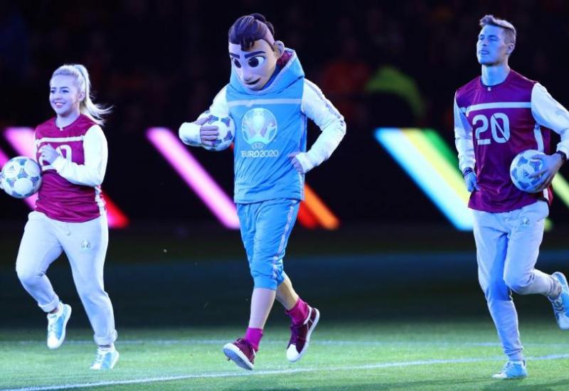 Humanoid s pink čarapama: Je li UEFA promašila s maskotom za EURO 2020?