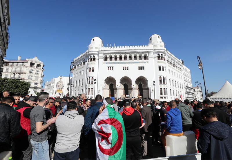 Međunarodna zajednica prati događanja u Alžiru