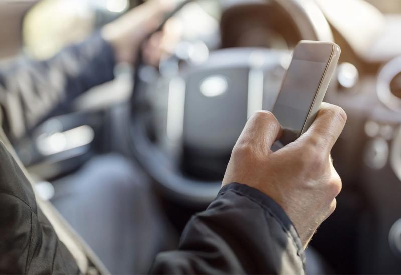 Uvode se kamere za otkrivanje vozača s mobitelima u ruci tijekom vožnje