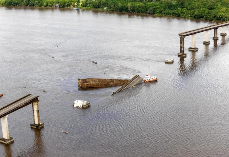 Srušeni most u Brazilu - Trajekt udario u stub i srušio most