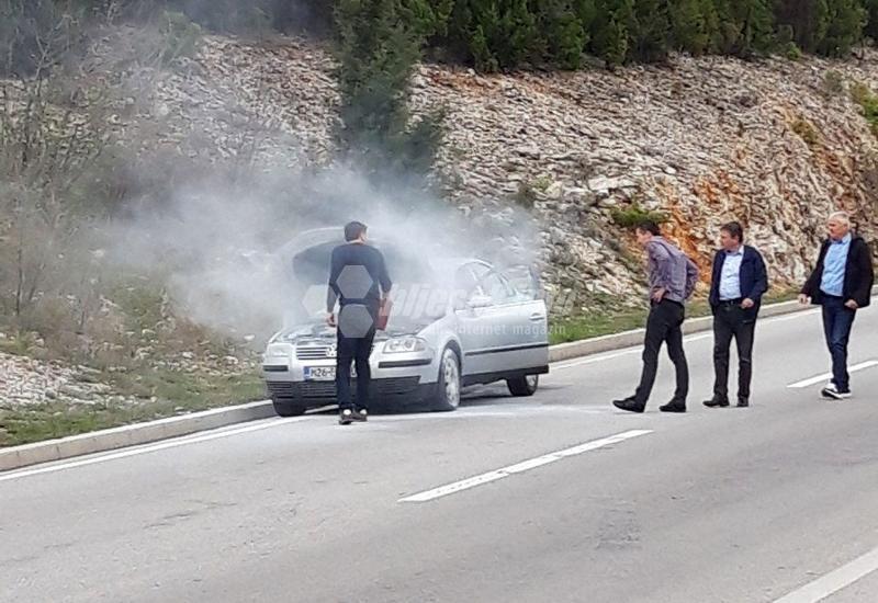 Mostar - Široki Brijeg: Automobil se zapalio u vožnji
