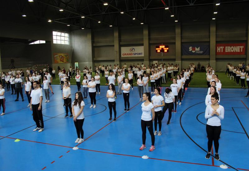 Vježbanje mostarskih studenata - Mostar: 400 studenata vježbalo zajedno