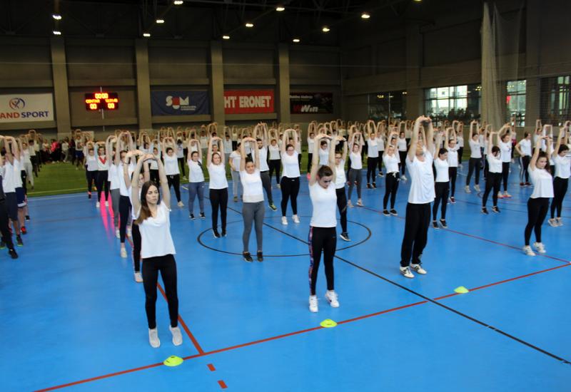Vježbanje mostarskih studenata - Mostar: 400 studenata vježbalo zajedno
