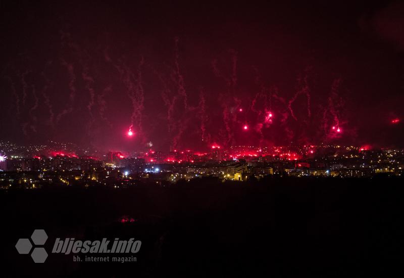 Ultrasi osvjetlili grad bakljama za svoj 25. rođendan - Ultrasi osvjetlili grad bakljama za svoj 25. rođendan