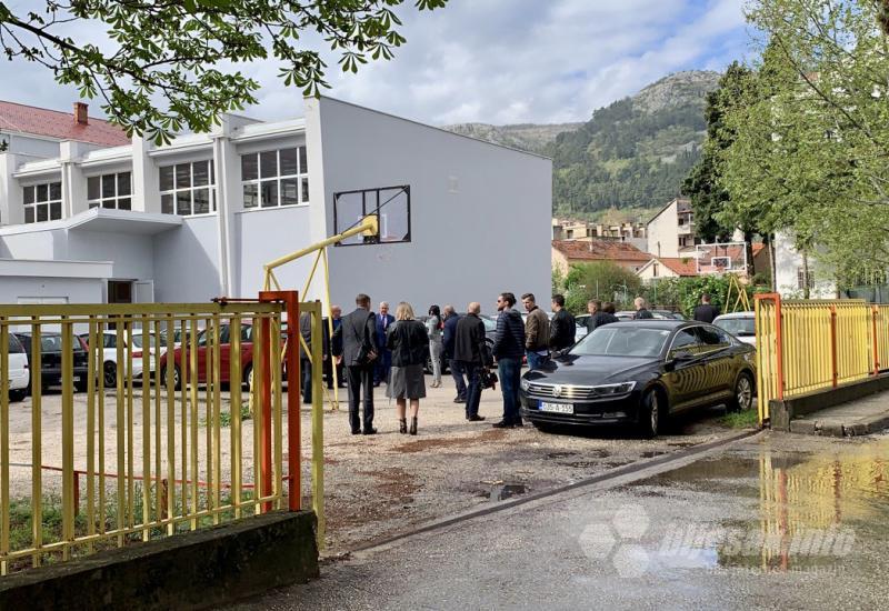 Obilazak radova na obnovi Osnovne škole Antuna Branka Šimića u Mostaru - Mostar: Još jedna prerezana vrpca