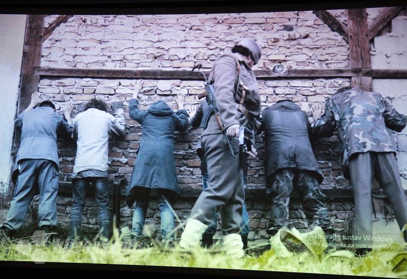 Film 'Glavu dole, ruke na leđa' prikazan u Mostaru
