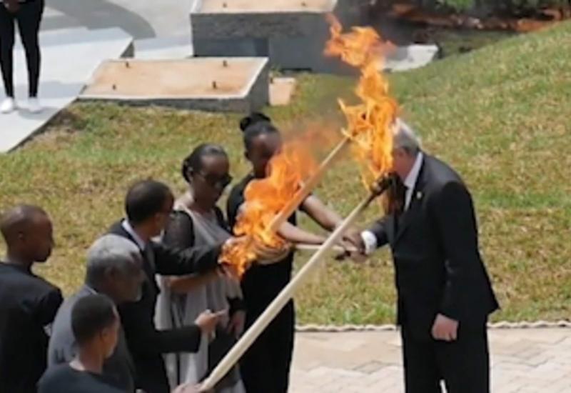 Jean-Claude Juncker je često pogibeljan po okolinu - Juncker opet u formi: Zamalo spalio predsjednika Ruande i njegovu ženu!?
