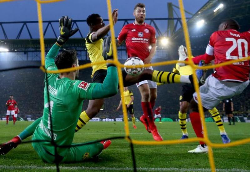 Borussia Dortmund tijesnom pobjedom opet na vrhu