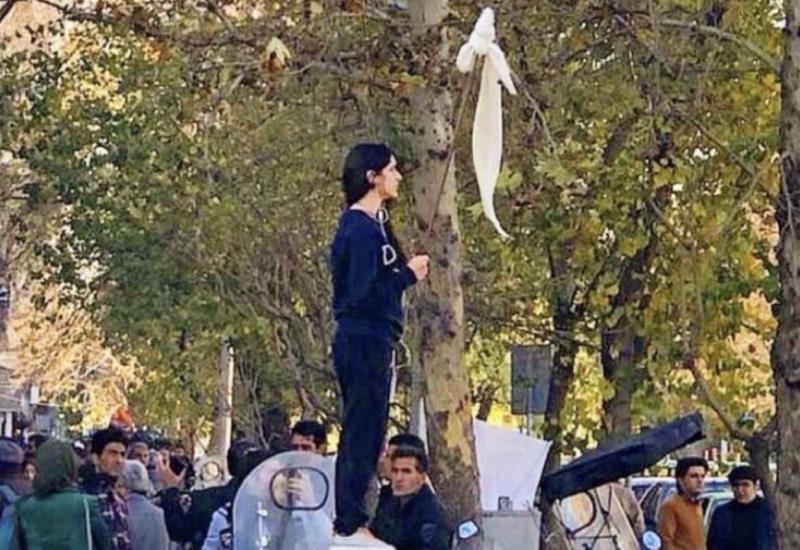 Godina dana zatvora Iranki koja je prosvjedovala protiv nošenja hidžaba