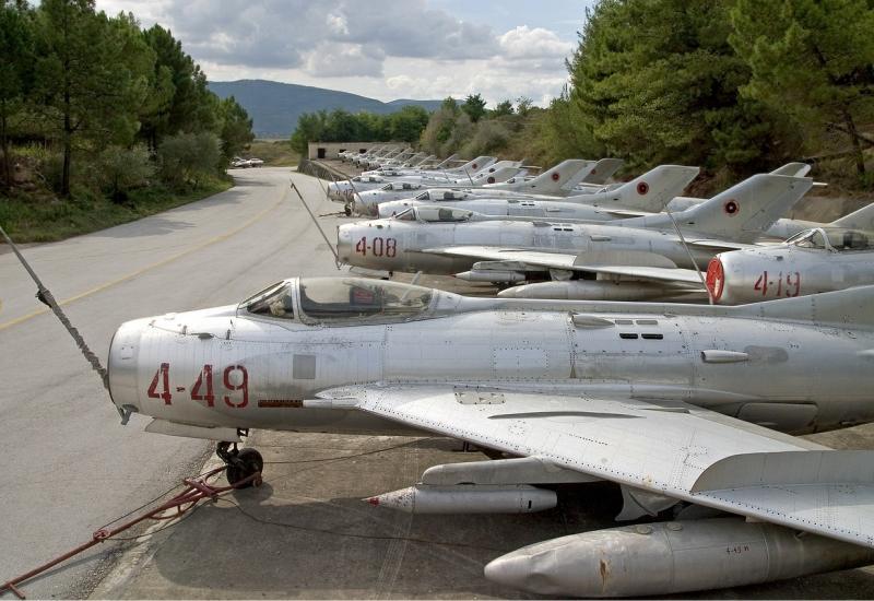 Albanci prodaju svoje prastare MiG-ove
