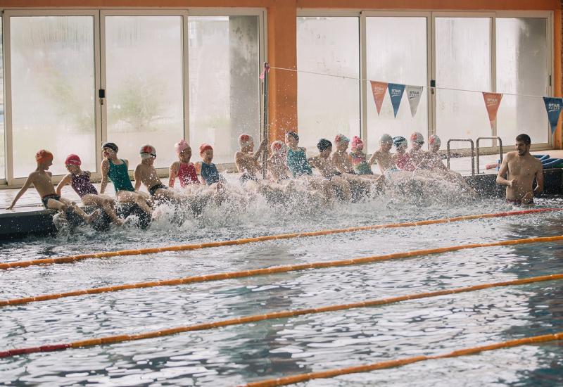APK Zrinjski – novi ciklus Škole plivanja - Dok gradski vrh obećava mostarski plivači se tuširaju hladnom vodom i skupljaju medalje 