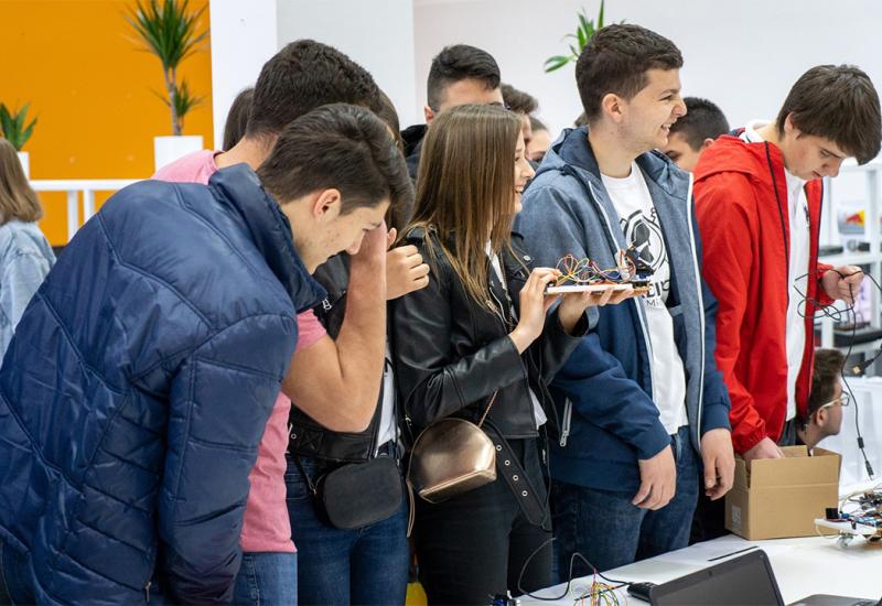 Arduino most sajam - Mostarski srednjoškolci pokazali svoje robote
