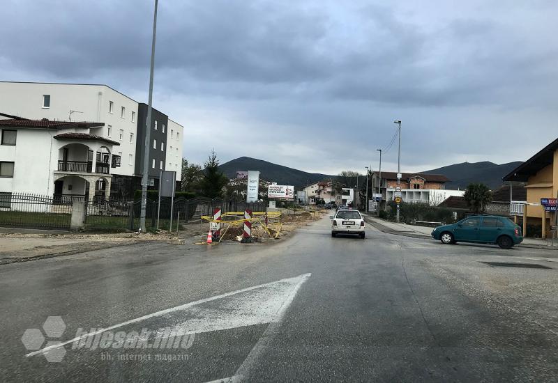 Radovi na kanalizacijskoj mreži u Međugorju - Zbog radova i nesavjesnih vozača stvaraju se prometni čepovi u Međugorju