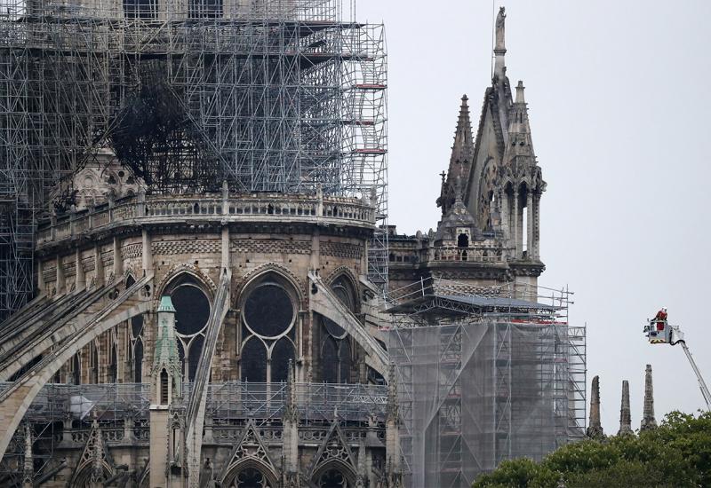 Ispred Notre Dame bi mogla biti izgrađena privremena katedrala