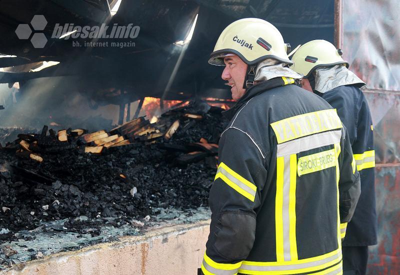 Požar progutao stolariju u Oklajima (Dario Čuljak) - Požar progutao stolariju u Širokom Brijegu