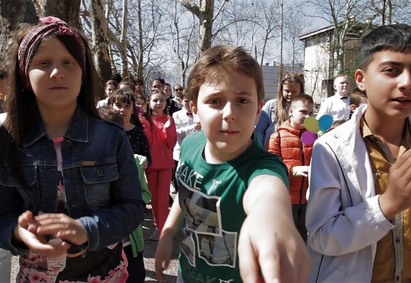 Djeca Bihaća s vršnjacima migrantima snimili video spot  - Djeca Bihaća s vršnjacima migrantima snimili video spot 