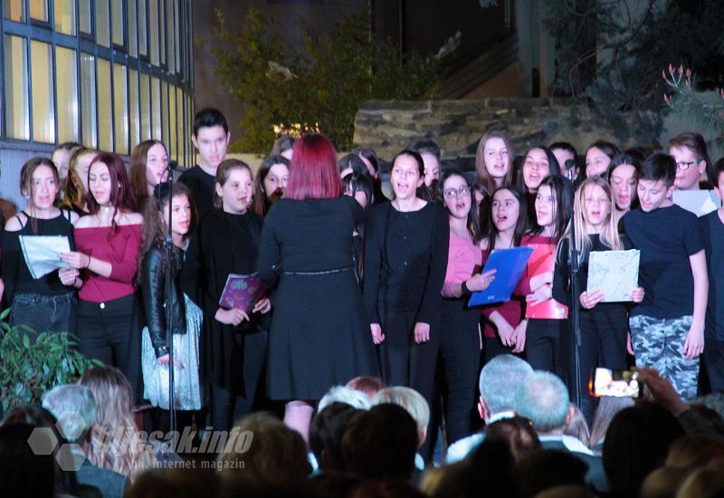 Nastup zbora - Mostar: Mladi očarani sevdahom