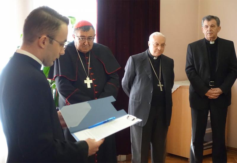 Kardinal Puljić primio prve čestitare - Kardinal Puljić primio prve čestitare