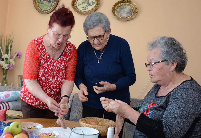  Mostarske bake vjerno čuvaju uskrsne običaje -  Mostarske bake vjerno čuvaju običaje