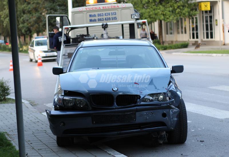 BMW nakon prometne nesreće - Čapljina: BMW i Golf nakon nesreće završili kraj ceste