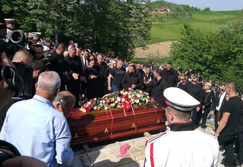 Sprovod Slaviše Krunića - Slaviša Krunić ispraćen u kočiji i uz pjesmu Vladislava Petkovića Disa