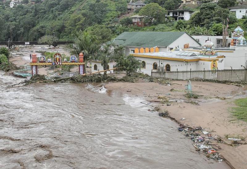 Više mrtvih u poplavama i klizištima   -  Nakon tropske kiše Južnu Afriku zahvatila katastrofa