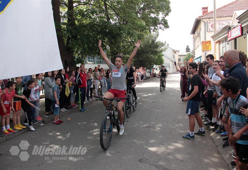 Detalj biciklističke utrke - Mostar: Pokazali se najbolji učenici u krosu i biciklizmu