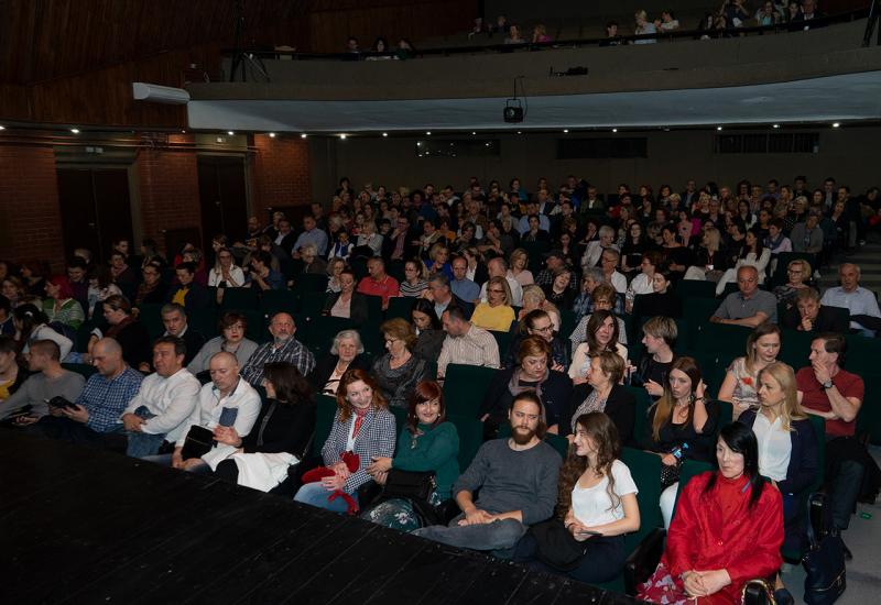 Publika u Narodnom pozorištu Mostar - Odigrana posljednja predstava ovogodišnje Mostarske liske
