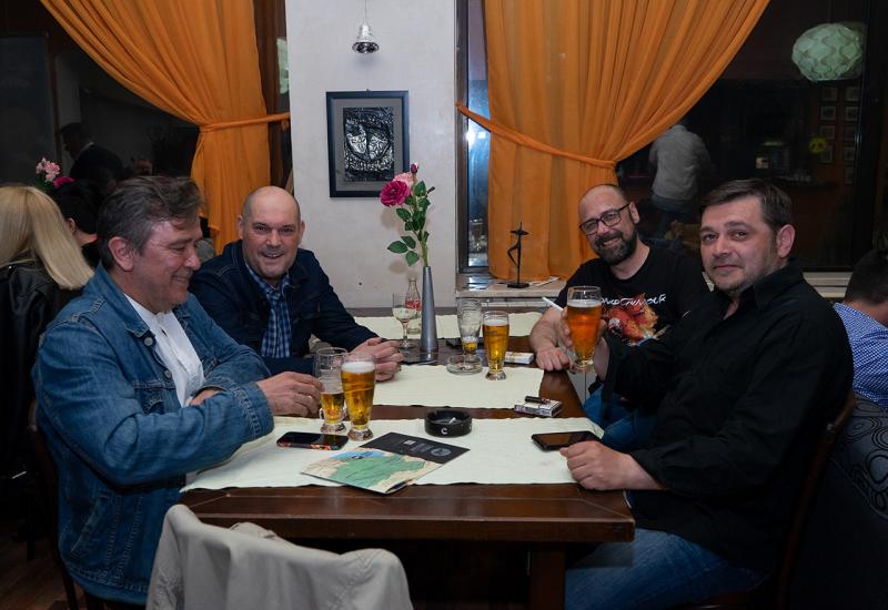 Na druženju, nakon odigrane predstave, u restoranu Pozorišna kafana - Odigrana posljednja predstava ovogodišnje Mostarske liske