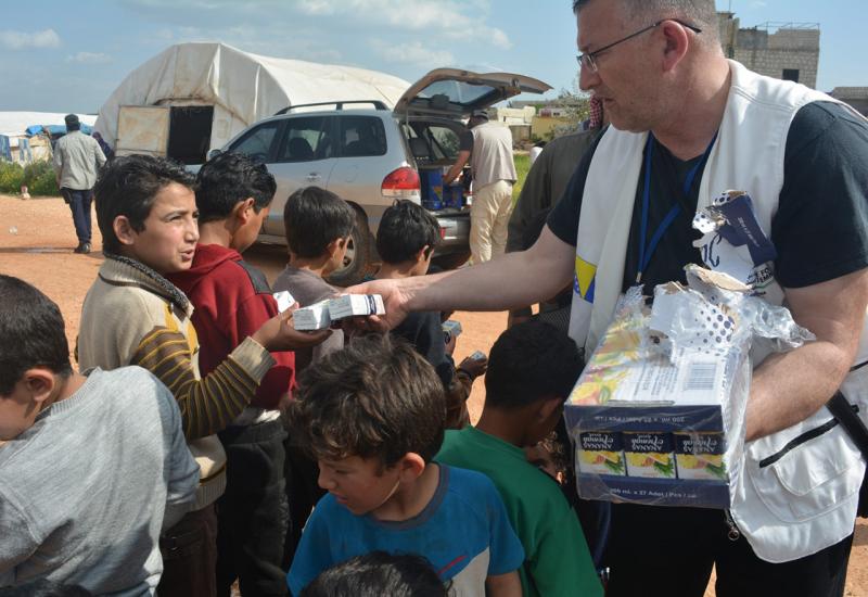 Distribuciju prehrambenih paketa u izbjegličkim kampovima - Pomoć stigla u prave ruke
