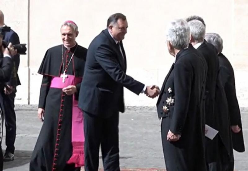 Dodik s papom Faranjom - Dodik svečano dočekan u Vatikanu