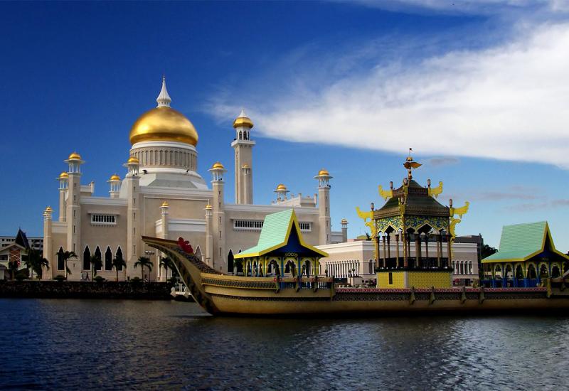 Kraljevina Bruneji - Bruneji su uveli brutalnu formu šerijatskog zakona; smrtna kazna za preljub