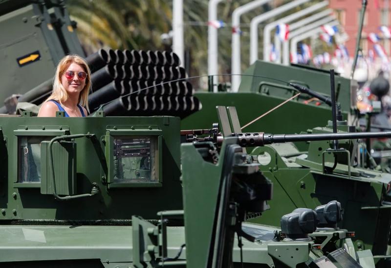 Hrvatska vojska na Rivi izložila svu silu naoružanja i tehnike