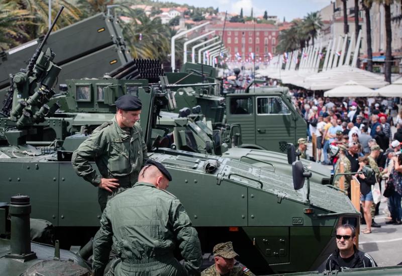 Vojna izložba u Splitu - Hrvatska vojska na Rivi izložila svu silu naoružanja i tehnike