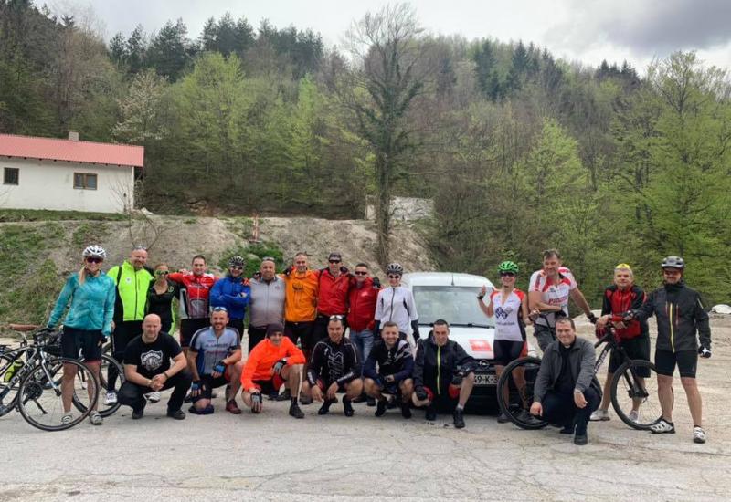 Zajedno s djelatnicima  Caritasa Vrhbosanske nadbiskupije - Kiseljak dočekao biciklističku karavanu Mostar – Vukovar