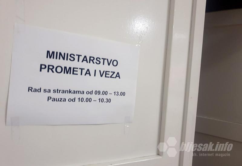 Kuc, kuc u Mostaru: I pauza u ministarstvu ima svoju pauzu?!