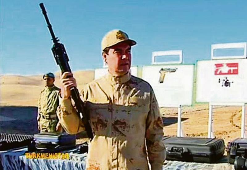 Turkmenistanski predsjednik i vojska snimljeni u odori s obrisom Hrvatske - Turkmenistanski predsjednik i vojska snimljeni u odori s obrisom Hrvatske