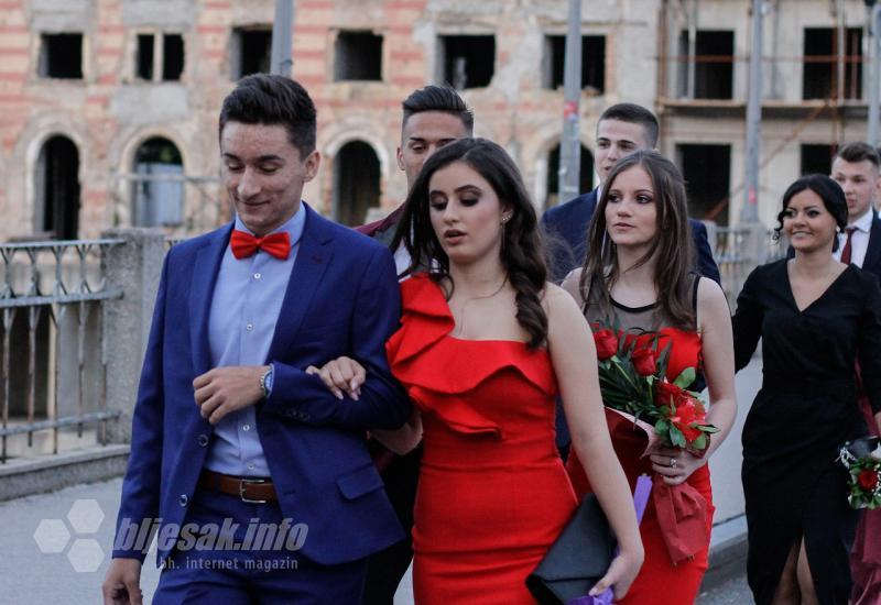Ljepota, glamur i sreća maturanata ukrasili Mostar
