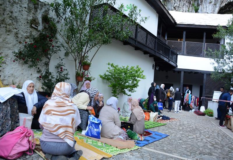 Rijeke vjernika muslimana stižu u Blagaj na tradicionalni mevlud