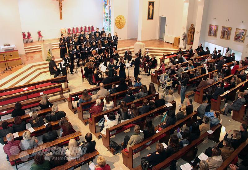 S koncerta u crkvi sv. Mateja - Simfonijski orkestar i zbor 