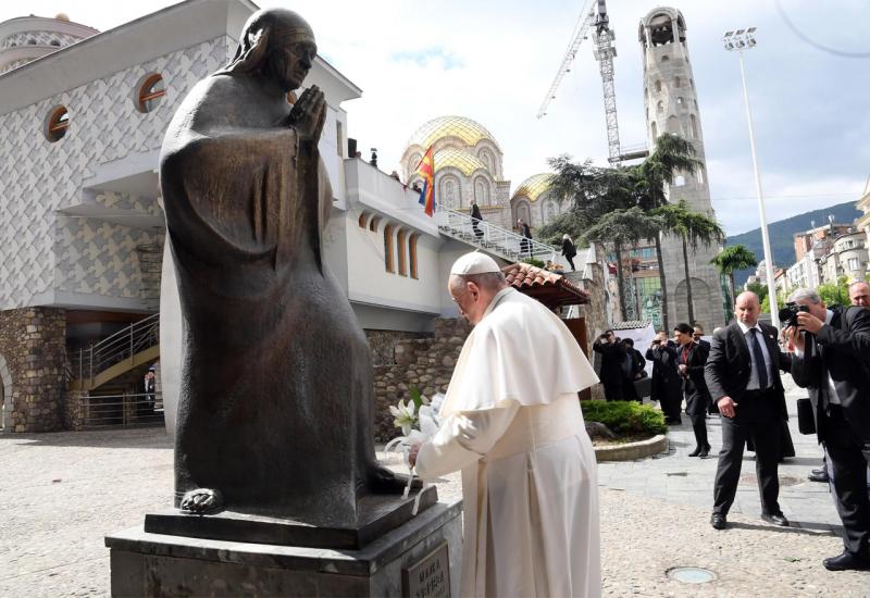 Papa podupire Sjevernu Makedonije na putu u EU: Neka vam Majka Tereza bude uzor
