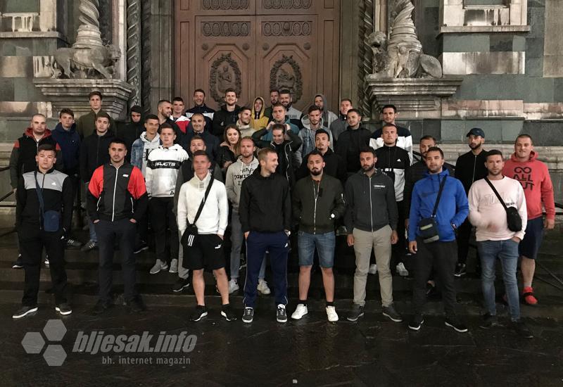 Tuborg ekipa ispred katedrale u Firenci - tuborg