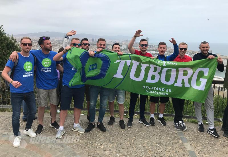 Dio Tuborg ekipe na vidikovcu iznad Barcelone - tuborg