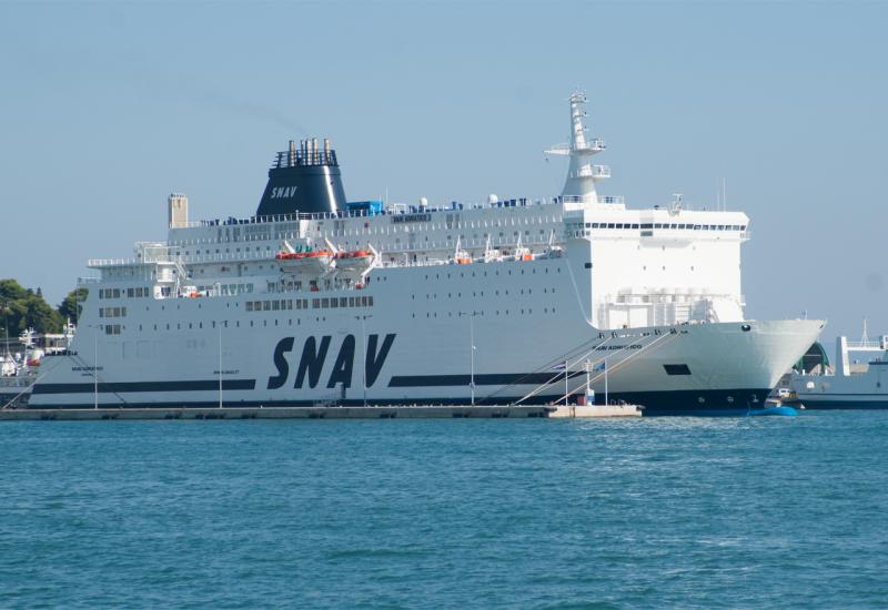 Brod koji povezuje Split i Anconu zapeo usred Jadrana - 250 putnika ostalo na pučini