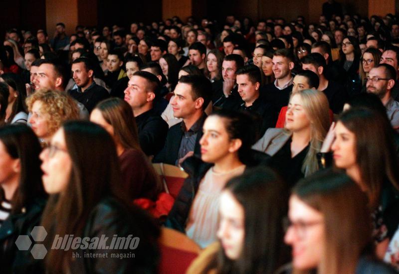 Premijerna izvedba predstave Ime mu je R - Mostar: Studenti premijerno izveli predstavu 