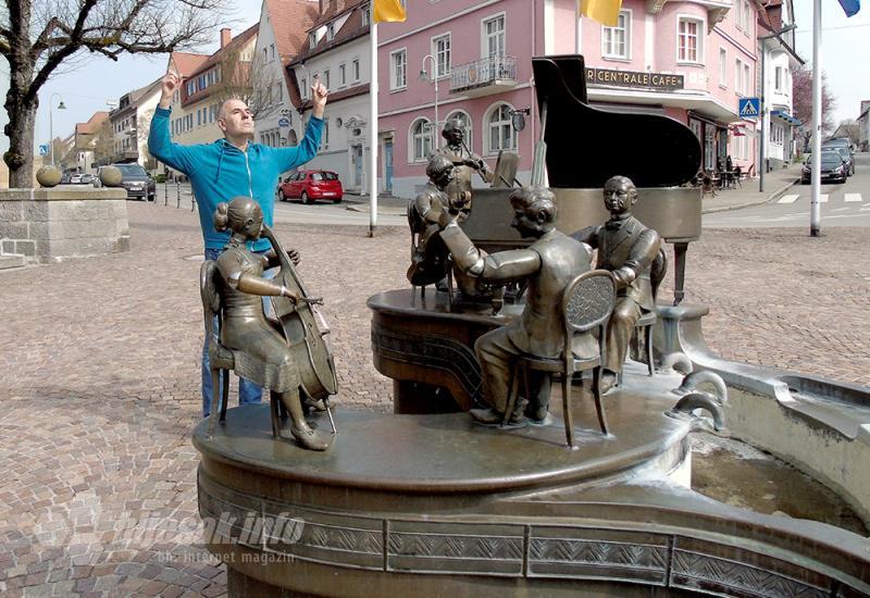 Orkestar i dirigent :) - Donaueschingen, mjesto u kojem se rađa Dunav