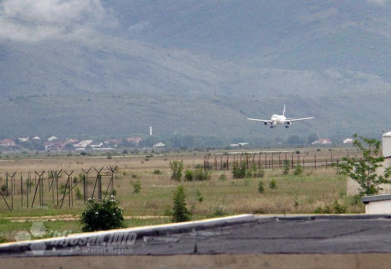 Slijetanja aviona na aerodrom u Mostaru  - Netko laserom ometa pilote nad Mostarom